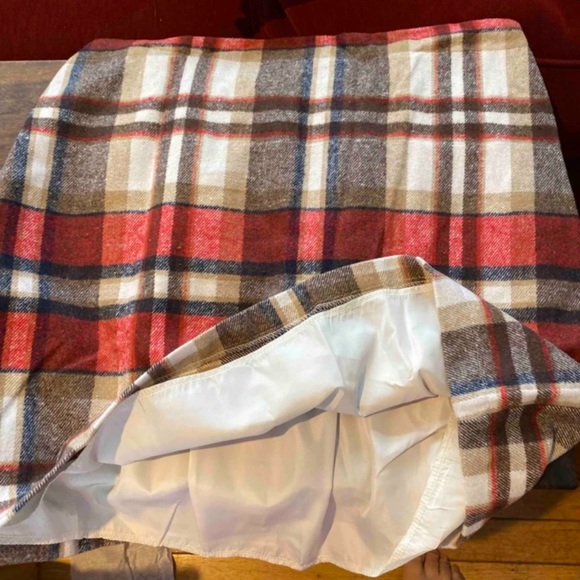 PLUS Plaid Skirt - Picture 4 of 6